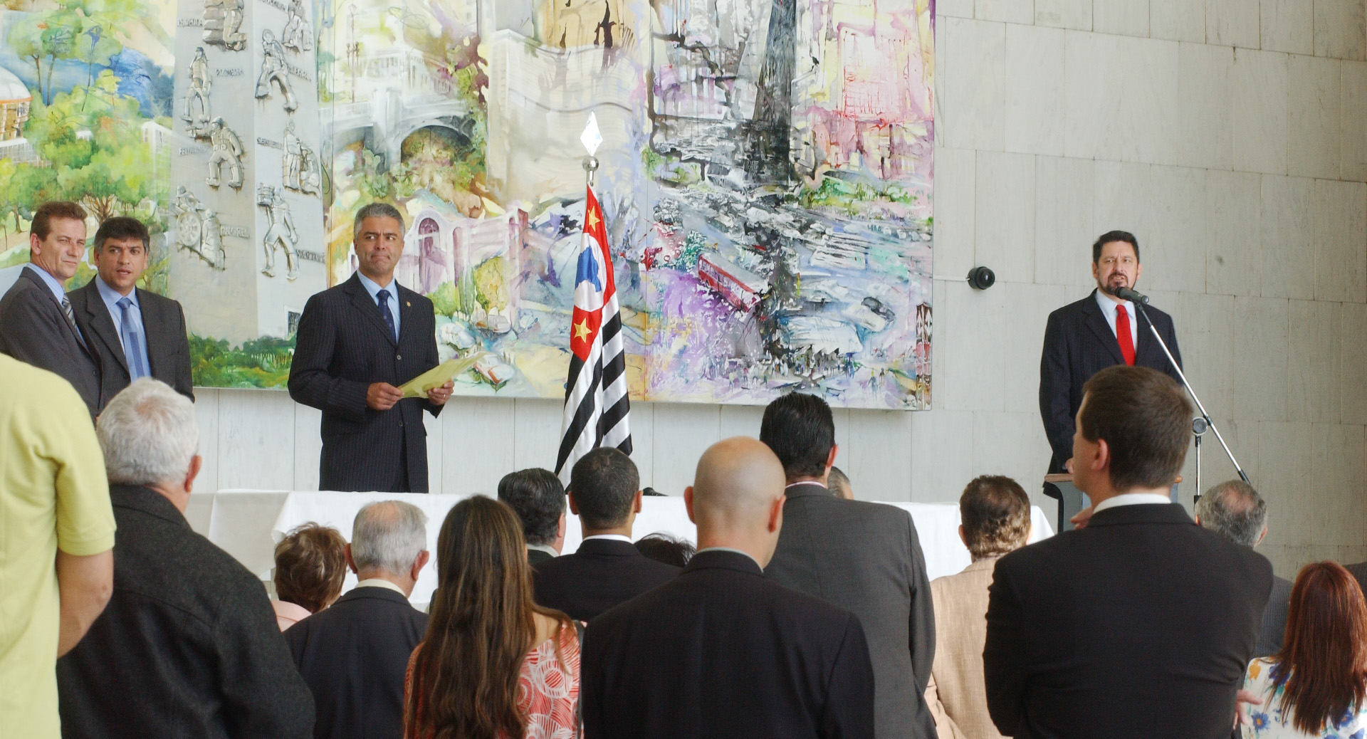 Lanamento da Frente Parlamentar em Defesa da Segurana Pblica, no Hall Monumental da Assemblia Legislativa<a style='float:right;color:#ccc' href='https://www3.al.sp.gov.br/repositorio/noticia/03-2008/Com Seg Pub 8769.jpg' target=_blank><i class='bi bi-zoom-in'></i> Clique para ver a imagem </a>